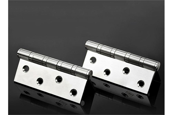 What are the outstanding features of internal door hinges in terms of safety?